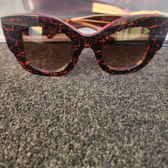 FENDI NEW Sunglasses beautiful red and black design - Picture 8 of 10